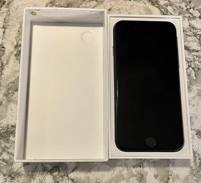 iphone se 3rd gen A2595 - 64g Midnight Edition - New In Box - No Chrger - Image 1 of 4