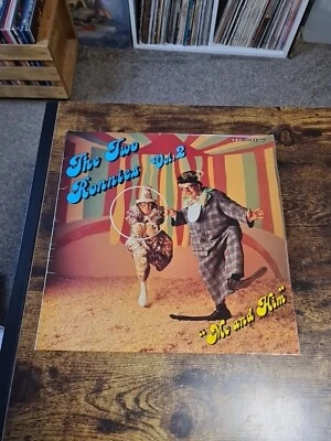 The Two Ronnies - Vol 2 - Me And Him - BBC - REB300 - Mono - UK - 1977 - VG+ Foto 1 de 4