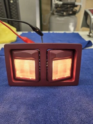 90 91 92 93 94 95 96 97 LINCOLN TOWN CAR DOME LIGHT RED - Image 1 of 3