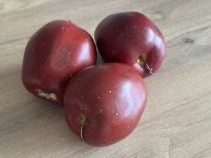 3 X Red Artificial Red Apples - Picture 1 of 3