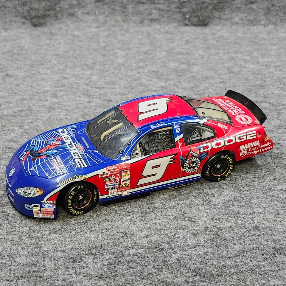 Dodge Intrepid NASCAR 2001 Bill Elliott #9 Ultimate Spider Man 1/24 fundido a presión Foto 1 de 4
