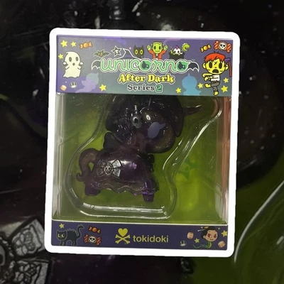 Boneco de vinil Tokidoki UNICORNO AFTER DARK S2 VICKY - Imagem 1 de 4