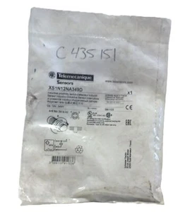 Telemecanique XS1N12NA349D 24 V DC Inductive Proximity Sensor - Picture 1 of 3