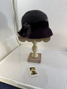 Neu ohne Etikett hoffnungslos romantisch lila & grau Wolle & Samt Cloche Hut Flapper Damen - Bild 1 von 17