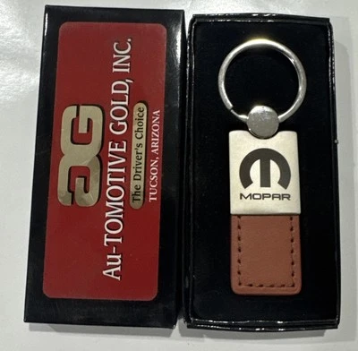 Llavero MOPAR Cuero Marrón y Metal NUEVO EN CAJA Foto 1 de 2