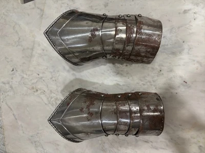 Antiguo par de guanteletes antiguos hechos en 1880 por una armadura alemana empresa medieval Foto 1 de 4