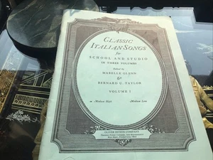 Classic Italian Songs for School and Studio in Three Volumes Vol. I Medium High - Picture 1 of 10