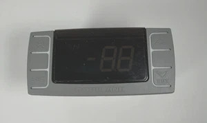 Controlador de temperatura Copeland anteriormente (Emerson DIXELL) XR06CX-4N1F1 - Imagen 1 de 3