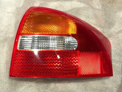Luz trasera derecha Audi A6 Quattro 2002-2004 sedán C5 14815201 OEM Foto 1 de 3