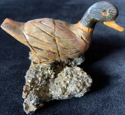 Halbedelstein Ente 🦆 auf Pirit Druse Sammlerstück Seltene Steine 🪨 Heilstein - Bild 1 von 4