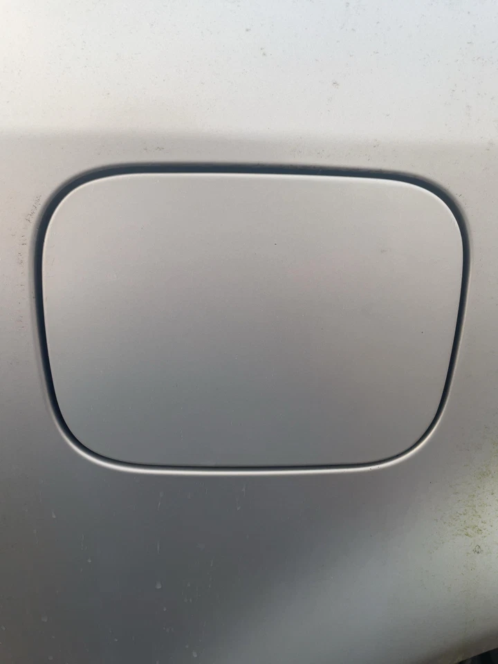 Дверца топливного бака 98 99 00 01 02 03 04 AUDI A6 Gold Oe# 4b0809905a - Изображение 1 из 3