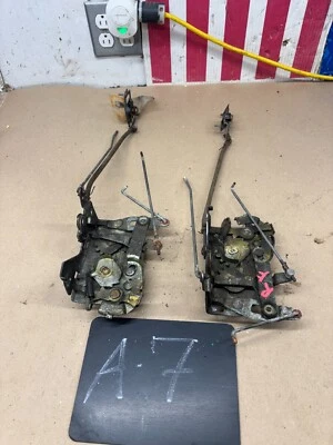 Ford Galaxy Mercury Monterey Ltd 1965-1968 4 puertas pestillos de puerta delantera con varillas Foto 1 de 4