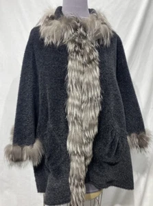 Charcoal alpaca/ llama cape w/ Silver Fox trim (9630) - Picture 1 of 3