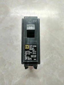 Disyuntor enchufable Square D HOM120 1 polo 20 amperios 120/240 V - Imagen 1 de 3