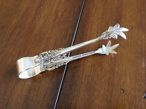 1 CLEAN SUGAR CUBE TONGS WALLACE GRANDE BAROQUE STERLING SILVER GRAND TONG - Picture 1 of 4