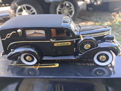 New Replica 1/24 1937 Studebaker Hearse Wagon Limited Edition Coffin New In Box - Image 1 of 4