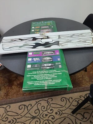 PUTCO 89157 FLAMING INFERNAL SS GRILLE OVERLAY 2005 2006 CHEVROLET 2500 3500 HD - Imagem 1 de 2