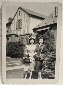 Vtg Snapshot Girls In Love Saphoric Arm In Arm Lesbian interest 50’s Gay Theme - Picture 1 of 2