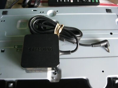 正品三星交流适配器 W14-026N1A 电源 12V 2.2A 充电器 AD-2612AUS — 第 1/3 张图片