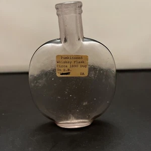 Sonnenfarbener lila Kürbiskern Schnaps Stiefel Flachmann Flasche 1890 ANTIK - Bild 1 von 7