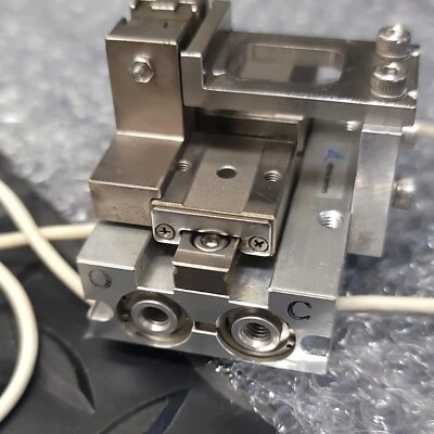 Koganei - AFDPG-12 - Pinza neumática de doble acción estilo plano serie Alpha Foto 1 de 4