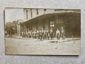 H1316 RPPC Postcard Unknown Bank group of people - Picture 1 of 2