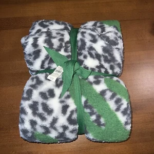 AERIE 2024 Sherpa Blanket Gray White Snow Leopard Green Aerie Logo NEW - Picture 1 of 2