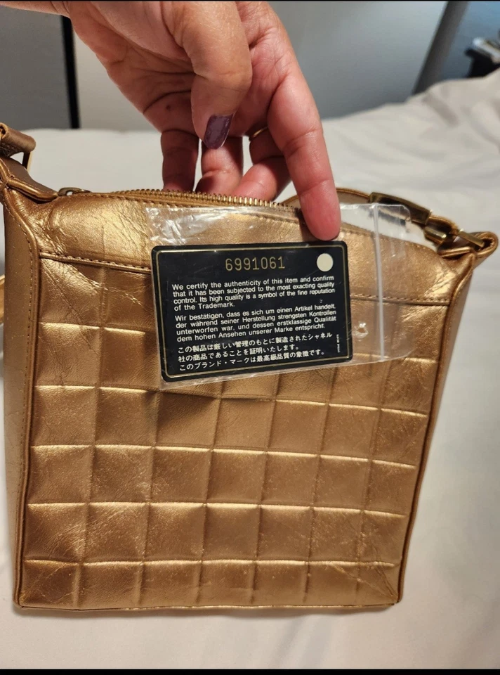 CHANEL pequeño Foto 1 de 4