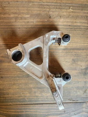 Yamaha YZF-R6 2000 pinza de freno trasera soporte de montaje 5eb-2580W-00-00 Foto 1 de 4