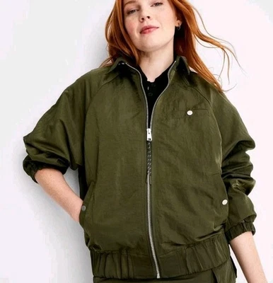 Chaqueta de bombardero de gran tamaño para mujer - Future Collective verde oliva oscuro pequeña nueva Foto 1 de 4