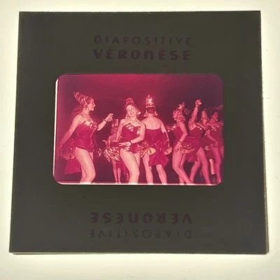 复古 20 世纪 60 年代 35 毫米幻灯片滑稽巴黎歌舞表演脱衣舞女郎 B — 第 1/3 张图片