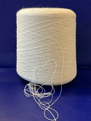 Смесь шерстяной пряжи Spool Cone Peru Soft #1 альпака 2 фунта 7 унций 1108 г 810 цвет белый B - Изображение 1 из 4