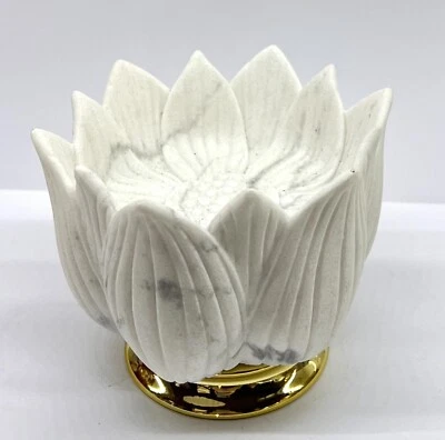 ✨BATH & BODY WORKS Flower Petal Bowl White Marble Single 1-Wick Candle Holder✨ - Image 1 of 2