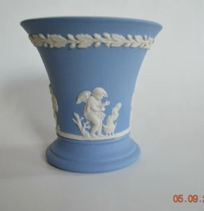Vintage Wedgwood Blue Jasperware Four Season Cherubs Trumpet Vase - Picture 1 of 10