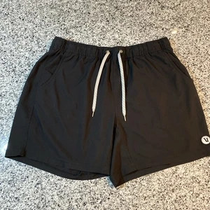Vuori Shorts Mens XL Black Kore Short Lined Performance Stretch Running V367 - Picture 1 of 11