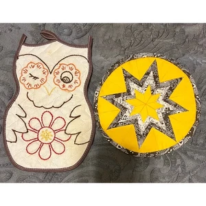 2 Handmade Vintage Hot Pads Owl and Starburst Pattern Embroidered Brown Yellow - Picture 1 of 5