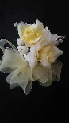 PIN>CORSAGE>YELLOW>ROSES/LILY OF THE VALLEY>SHEER YELLOW RIBBONS - Image 1 of 4