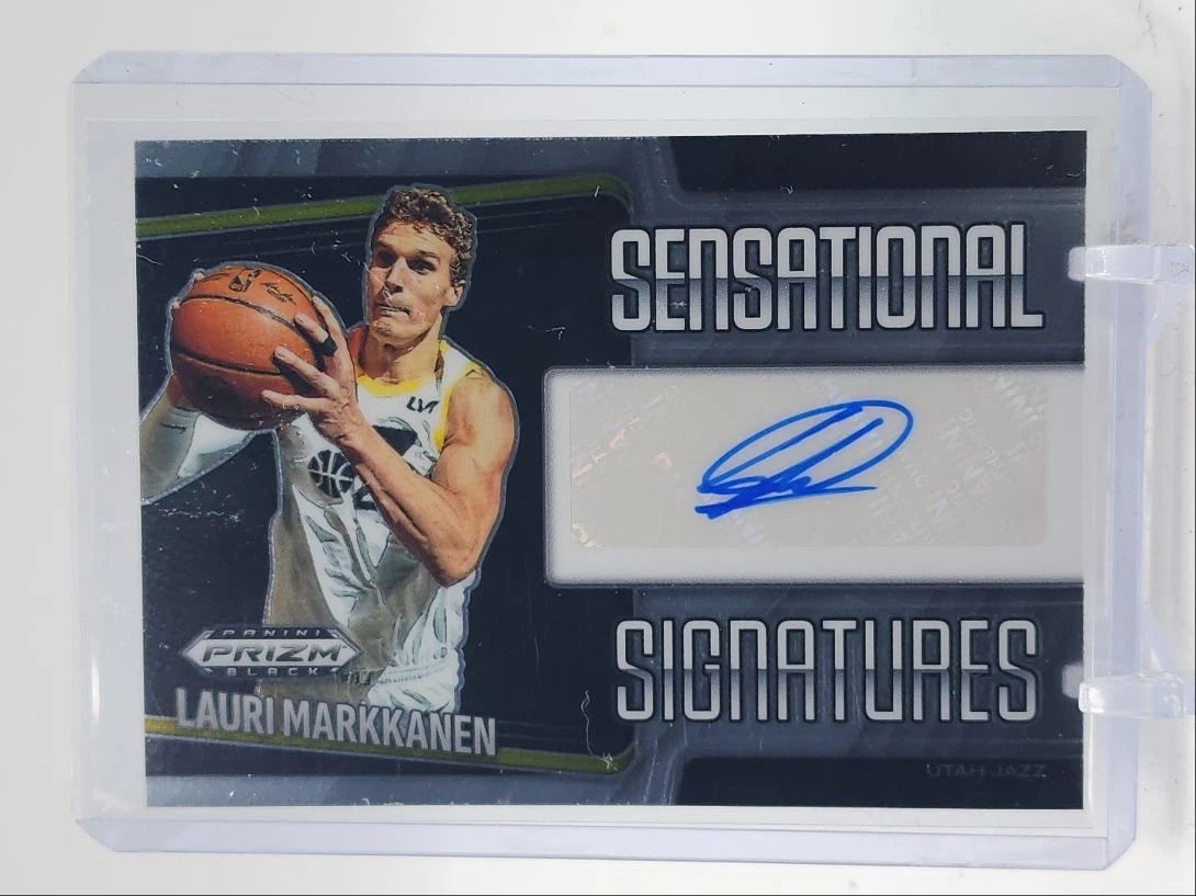 Panini Lauri Markkanen Basketball Autographed Sports Trading Cards
