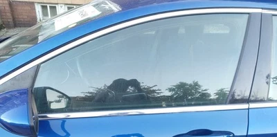 2015-2017 Chrysler 200 Driver (L) Front Door Glass 5 wire window motor (OEM) - Image 1 of 4