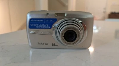 Cámara digital Olympus Stylus 600 6,0 MP - plateada - PROBADA/SIN CARGADOR Foto 1 de 4