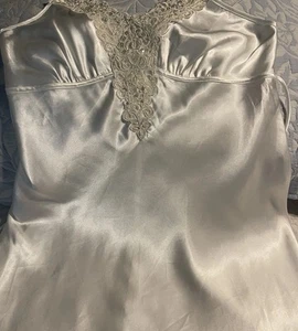 Línea Donatello Beautiful Ivory Slip Dress With Sequence Neckline Size Small - Picture 1 of 9