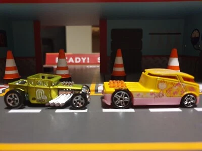 Hot Wheels Peanuts Selection - Charlie Brown Bone Shaker y Sally Brown Qombee Foto 1 de 4