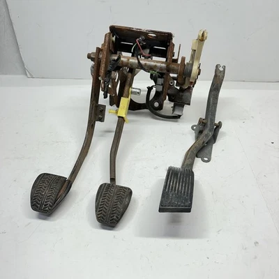 1994-2004 Ford Mustang GT Clutch Pedal Assembly Gas Pedal Foto 1 de 4