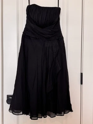 White House Black Market 00 黑色真丝荷叶边露肩派对鸡尾酒礼服 — 第 1/4 张图片