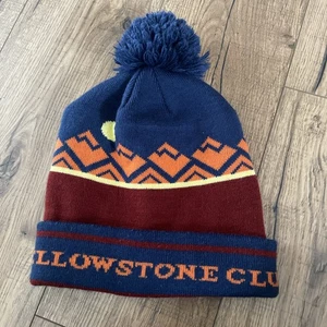 YC The Yellowstone Club Retro Mountain Pom Beanie - Big Sky MT Private - Bild 1 von 6