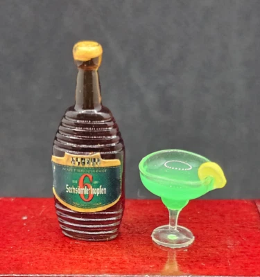 1 X Dollhouse Miniature Liquor Bottle & Mixed Drink Glass Bar Prop 1:12 - Imagem 1 de 3