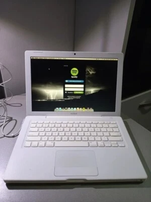 Apple MacBook 3,1 (A1181), OS X, 2011 - Imagen 1 de 4