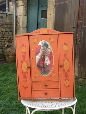 ARMOIRE DE POUPEE ANNEE 1930 - Photo 1/4