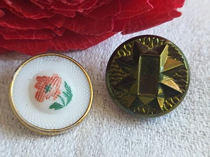 Duo boutons anciens en verre travaillé fleur et vert diamètre: 1,8 cm G17A - Bild 1 von 4
