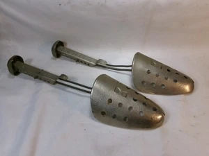 Par de camillas de zapatos Ekco de metal vintage - Imagen 1 de 2